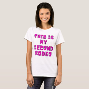 Camiseta Este é o meu segundo rodeio." em letras brancas cl