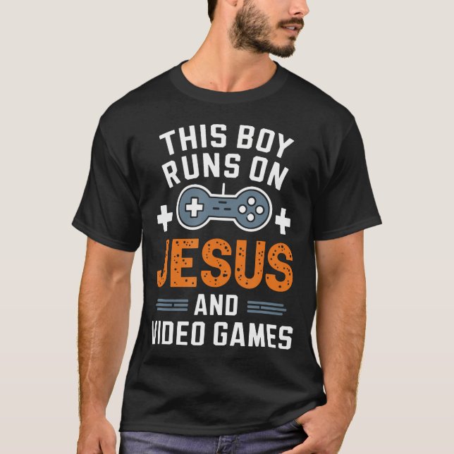 Camiseta Este Garoto Funciona Com Jesus E Amante De Videojo (Frente)