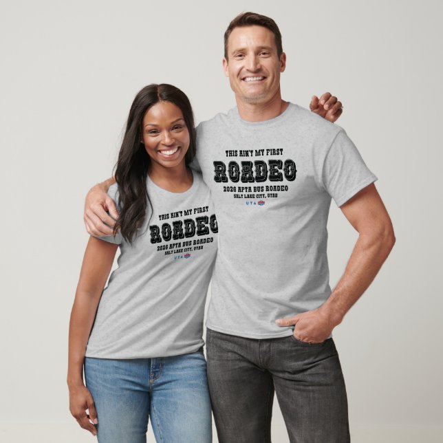 Camiseta 'Este Não é Meu Primeiro Roadeo' (Unissex)