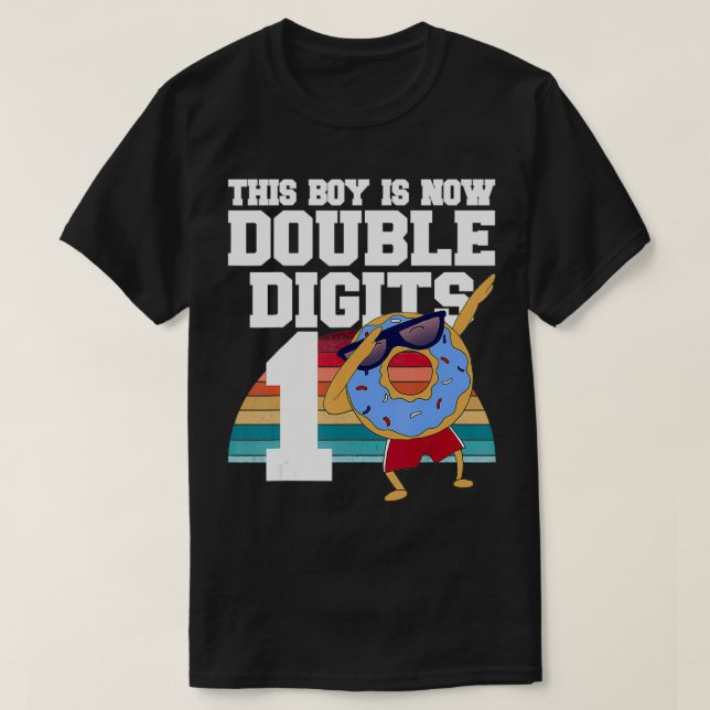 Camiseta Este Rapaz é agora dois dígitos 10º aniversário en (Frente do Design)