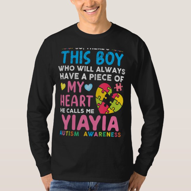 Camiseta Este Rapaz Me Chama Yiayia Autism Awarene (Frente)