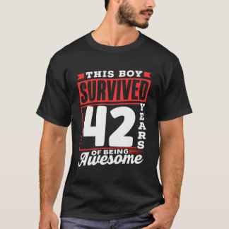 Camiseta Este Rapaz Sobreviveu A 42 Anos De Serem Incríveis