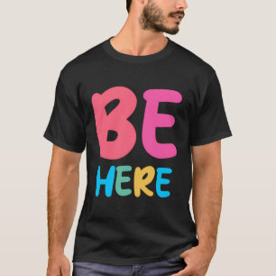 Camiseta Esteja aqui com uma pequena citação positiva inspi