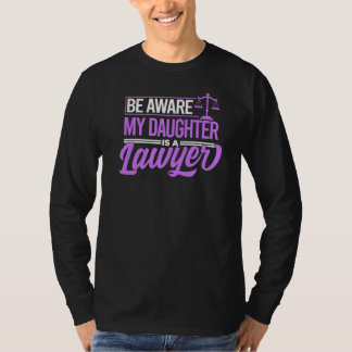 Camiseta Esteja ciente da minha filha para a advogada mãe P