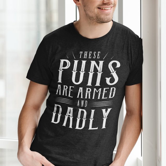 Camiseta Estes Peitos São Armados E Mortais (These puns are armed and dadly t-shirt dad joke)