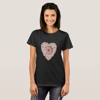 Camiseta Estética Coração Floral para Mulheres