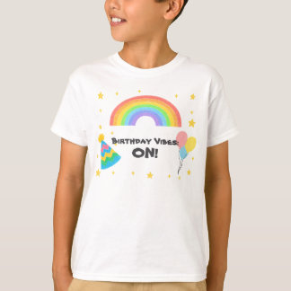 Camiseta Estilo de Crayon Editável - Celebração do Arco-Íri