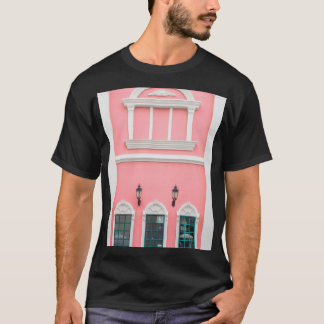 Camiseta Estilo Europeu, Edifício Rosa Exterior.