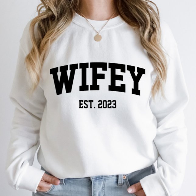 Camiseta Estilo Varsity Wifey Est. Mínimo de Ano (Criador carregado)