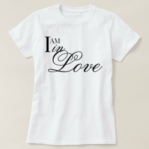 Camiseta "Estou Apaixonada" script de afirmação estética ch