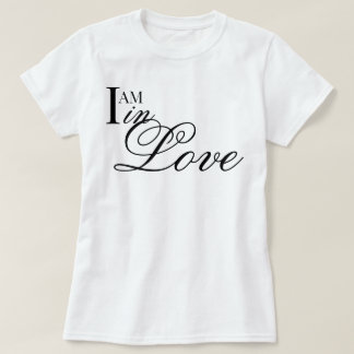 Camiseta "Estou Apaixonada" script de afirmação estética ch
