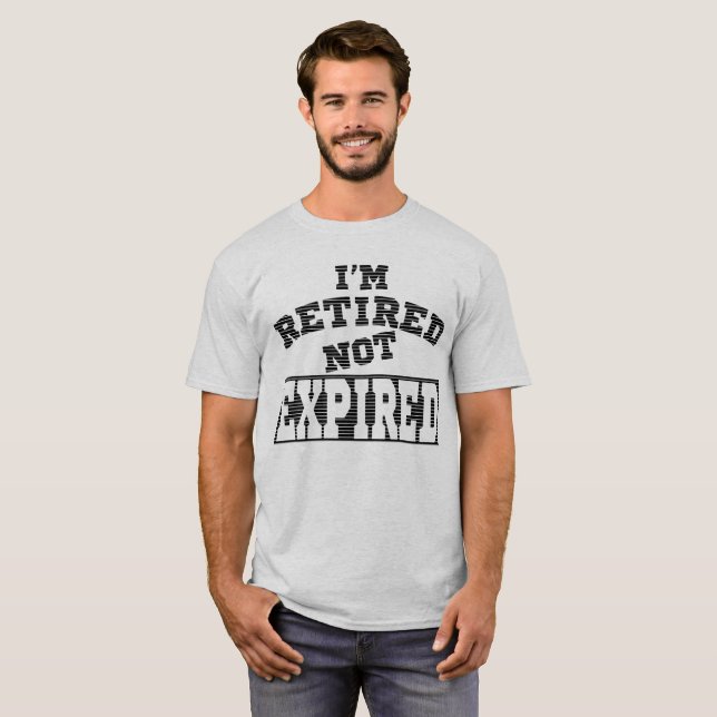 CAMISETA ESTOU APOSENTADO, NÃO EXPIRADO, IDEIAS DE PRESENTE (Frente Completa)