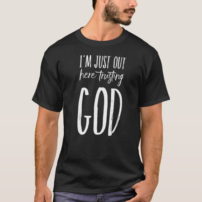 Camiseta Estou aqui confiando em Deus, fé cristã. (Frente)