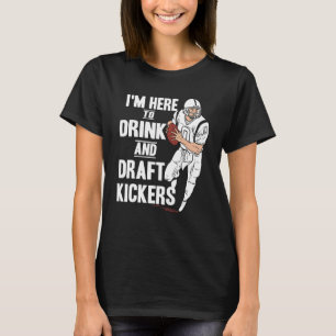 Camiseta Estou aqui para beber e esboçar o futebol