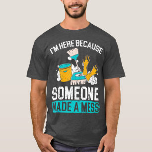 Camiseta Estou aqui porque alguém fez um zelador mal person