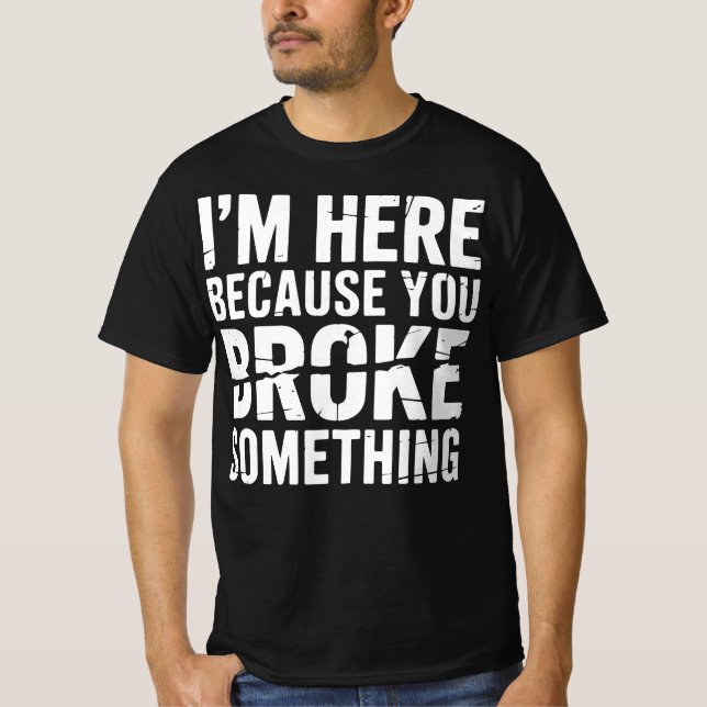 Camiseta Estou Aqui Porque Você Quebrou Algo Engraçado (Frente)