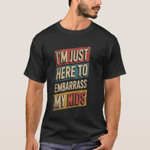 Camiseta Estou Aqui Só Para Envergonhar Meus Filhos Pai/Mãe
