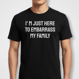 Camiseta Estou Aqui Só Para Envergonhar Minha Família