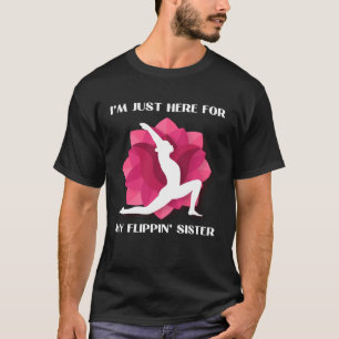 Camiseta Estou Aqui Só Para Minha Irmã Ginasta Maldita