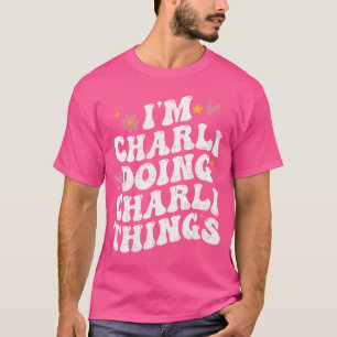 Camiseta Estou Charli Fazendo Coisas de Charli Retro Groovy