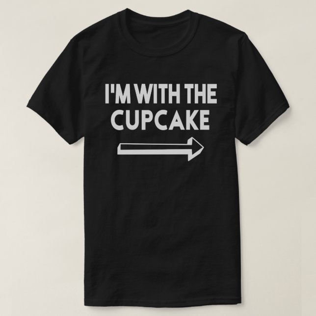 Camiseta Estou com Cupcake de Casais que combinam o Dia das (Frente do Design)