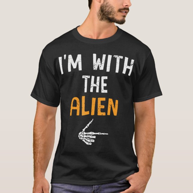 Camiseta Estou Com O Fato De Alien De Halloween Casal (Frente)