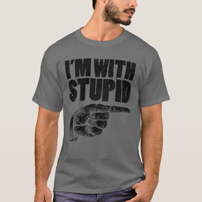 Camiseta Estou com o idiota apontando o dedo direito (Frente)