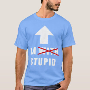 Camiseta Estou com o Idiota Seta Engraçada Apontando para C