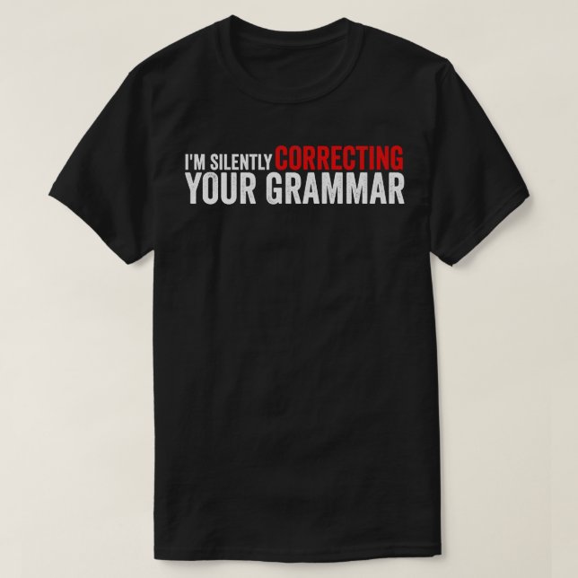Camiseta Estou Corrigindo Silentemente Sua Gramática Engraç (Frente do Design)