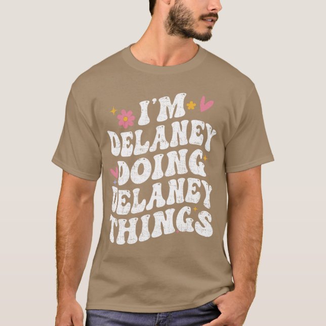 Camiseta Estou Delaney Fazendo Coisas de Delaney Retro Groo (Frente)