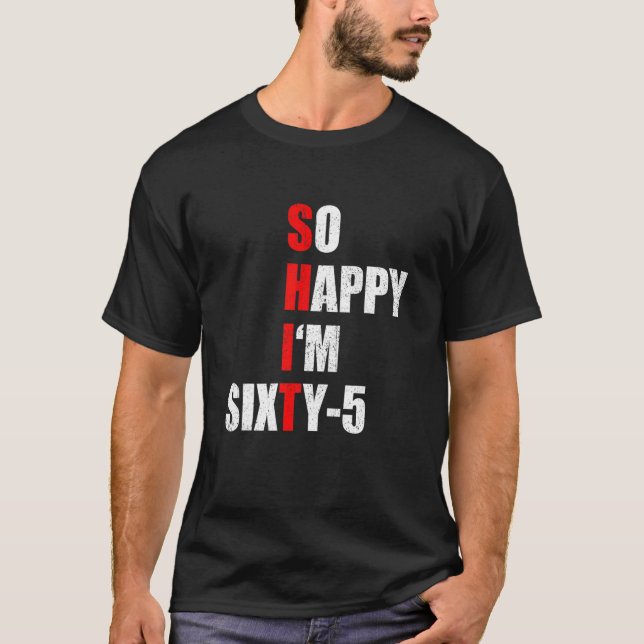 CAMISETA ESTOU FELIZ POR SER 65 TEXTO DE ANIVERSÁRIO Q (Frente)
