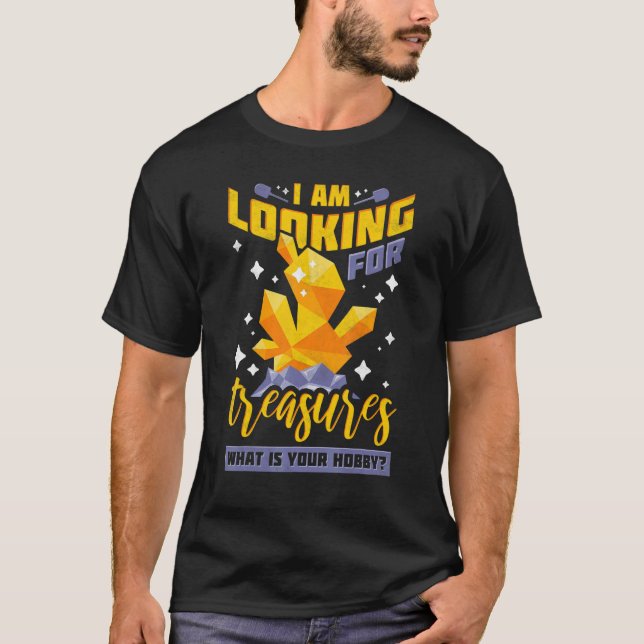 Camiseta Estou procurando por tesouros. Qual é o seu hobby? (Frente)
