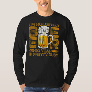 Camiseta estou segurando uma cerveja, então, sim, estou bon