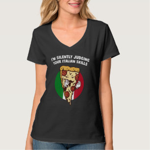 Camiseta Estou Silenciosamente A Julgar Os Seus Pais De Com