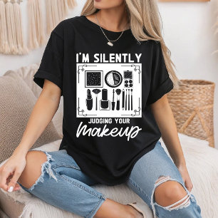 Camiseta Estou Silenciosamente Julgando Seu Maquiador Cosmé