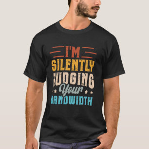 Camiseta Estou Silenciosamente Julgando Sua Largura de Band