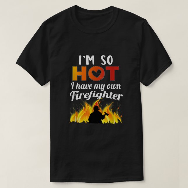 Camiseta Estou tão quente que tenho meu próprio bombeiro (Frente do Design)