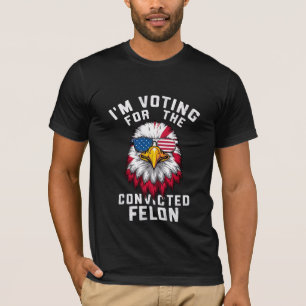 Camiseta Estou votando no réu condenado engraçado pró-Trump