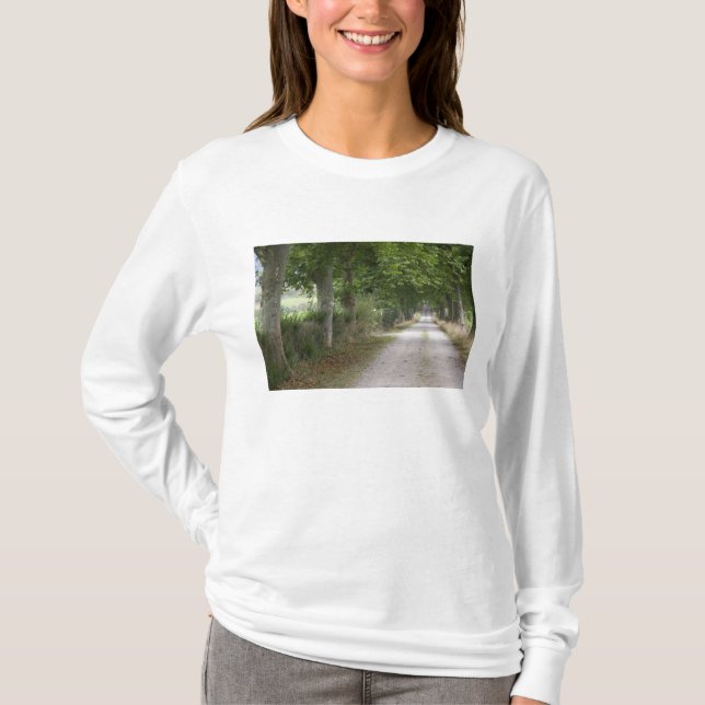 Camiseta Estrada rural de terra perto da cidade de (Frente)