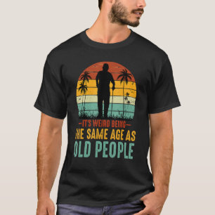 Camiseta Estranho ter a mesma idade das Pessoas antigas