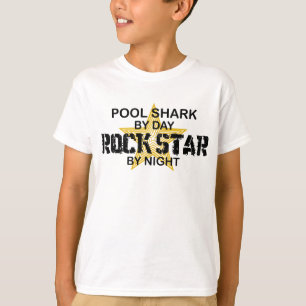 Camiseta Estrela do rock do tubarão da piscina em a noite