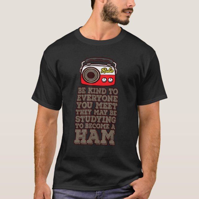 Camiseta Estudando Para Se Tornar Um Rádio Ham Ham Dizendo  (Frente)