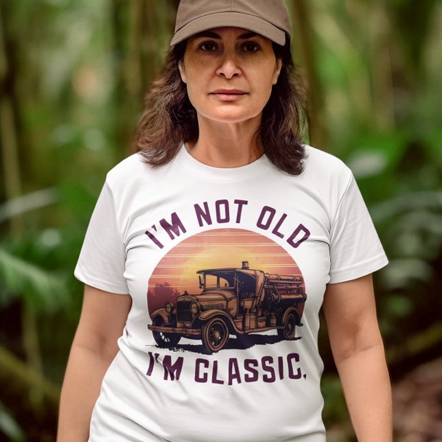 Camiseta Eterno Elegance Tee: Não sou Velho, sou Clássico (Criador carregado)