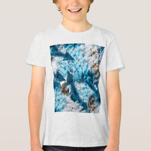 Camiseta Ethereal Velocity: Geometric Cloud & Arrow Fusion
