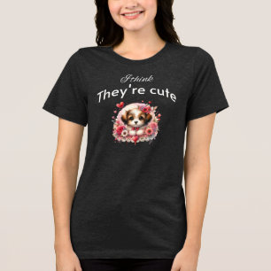 Camiseta Eu acho que eles são bonitinhos. Um cão de brinque