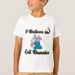 Camiseta eu acredito em coelhinhos maus
