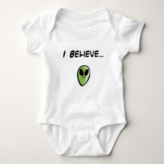Camiseta Eu acredito nos aliens