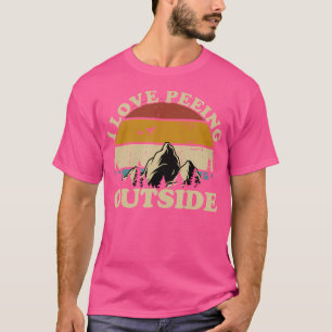 Camiseta Eu Adoro Fazer Xixi Lá Fora. Acampamento Engraçado