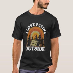 Camiseta Eu Adoro Fazer Xixi Lá Fora Acampando Caminhando L