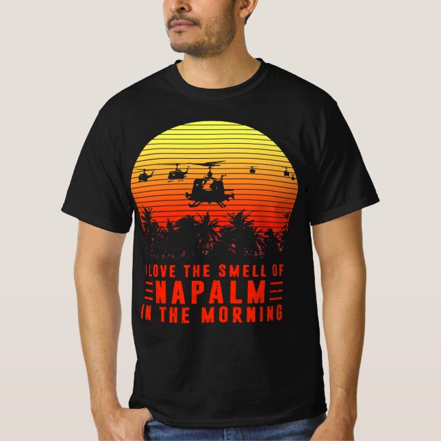 Camiseta Eu adoro o cheiro de Napalm pela manhã (Frente)